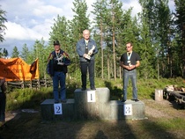 Pentti Ukkonen voitti v.2011 Pohjoimaiden mestaruuden mustaruutiammunnassa lajina Minie original (alkuperäinen
rihlattu suustaladattava nallilukkoinen sotilaskivääri). PM kisat pidettiin tänä vuonna Ruotsissa Forsan ampumaradalla Hudiksvallin lähellä.  Alla kuva palkintojenjaosta. Pentti Ukkonen (78p) keskellä ja hopealla
Ragnar Hegge (77 p)Norjasta sekä Mikael Eriksson (71 p)Ruotsista pronssilla.