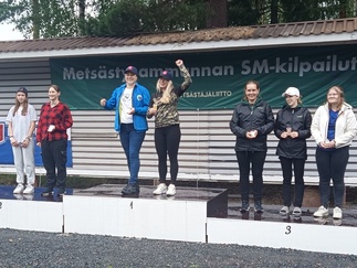 SML SM kilpailuissa Mäntsälässä 29.-30.7.2023 Uudenmaan naiset voittivat luodikon joukkukilpailun joukkueella Oona Tenhunen, Taina Torvasti ja Tiina Aalto.