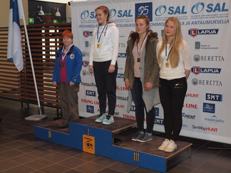 Oona Tenhuselle pronssia putoavien taulujen SM-kisoissa Kangasalalla.