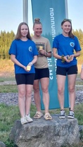 Oona voitti myös Lopella hirven 100 m:n naisten sarjan joukkuekilpailun mestaruuden yhdessä Mäntsäläläisten Katri Torvastin ja Alina Aaltosen kanssa.